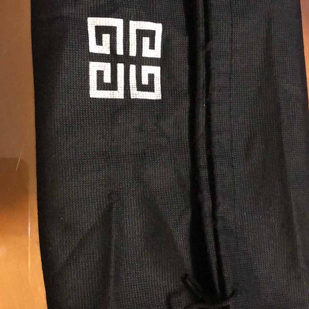 Givenchy 100%authentic - Picture 3 of 3